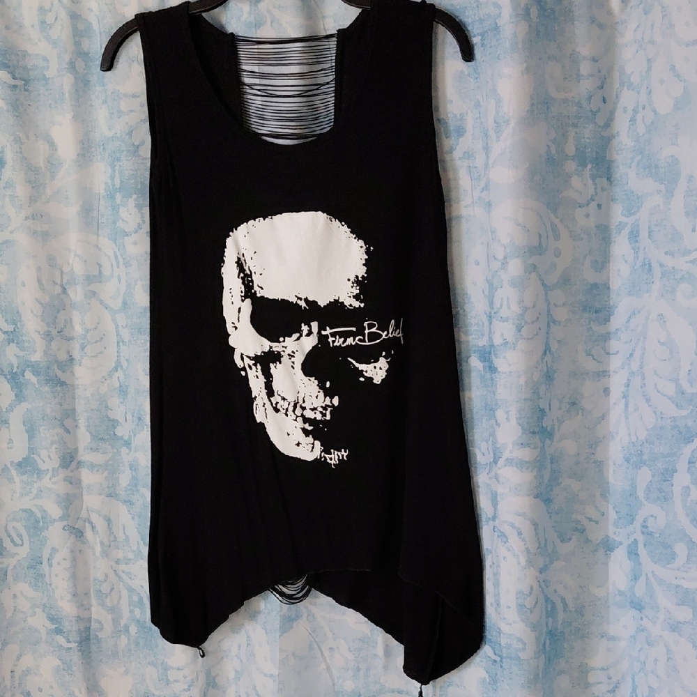 Black Skull Graphic Women's Top